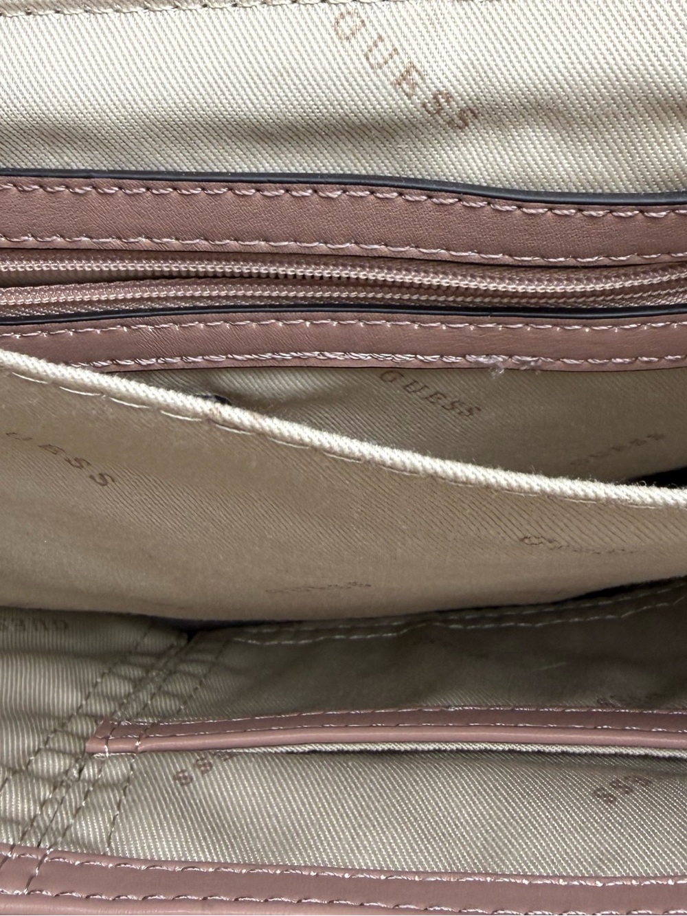 Guess Quilted soft leather purse with a keychain , light dusty Rose color - Picture 8 of 9